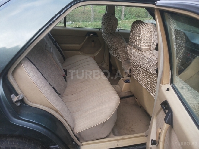 Mercedes E 260 1989, 26,800 km - 0.3 l - Qəbələ