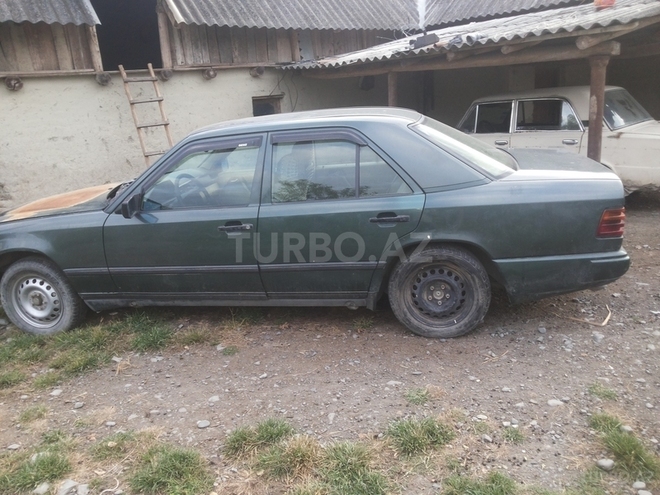 Mercedes E 260 1989, 26,800 km - 0.3 l - Qəbələ