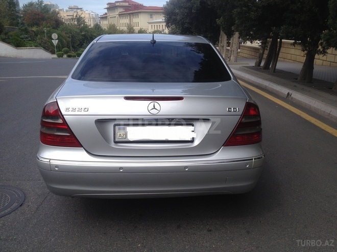 Mercedes E 220 2002, 226,000 km - 2.2 l - Bakı