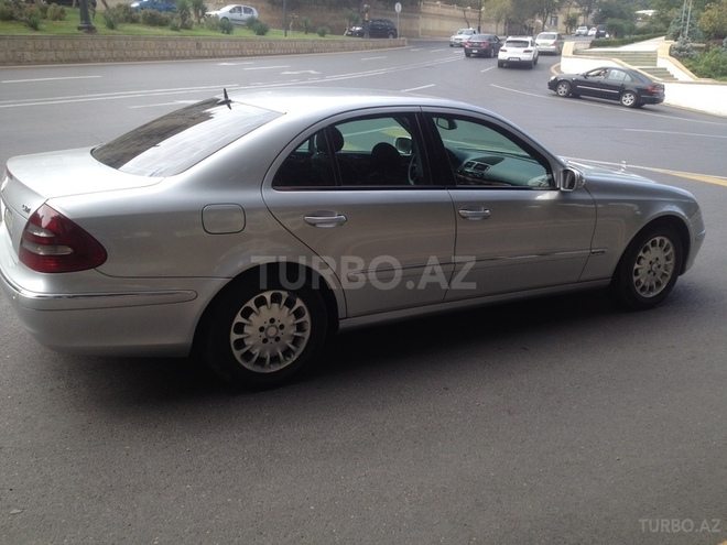 Mercedes E 220 2002, 226,000 km - 2.2 l - Bakı