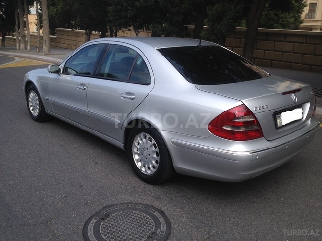 Mercedes E 220 2002, 226,000 km - 2.2 l - Bakı
