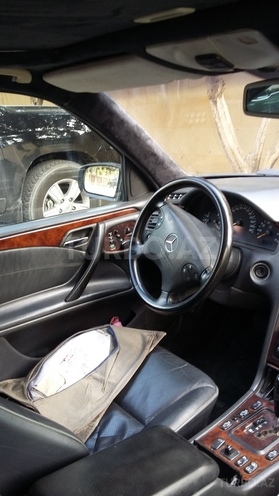 Mercedes E 240 2001, 223,500 km - 2.6 l - Bakı