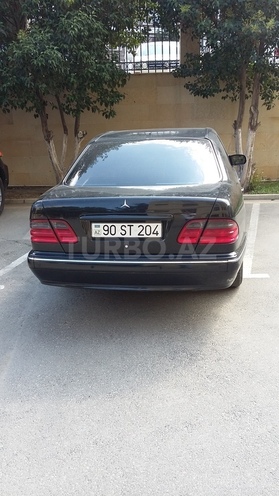 Mercedes E 240 2001, 223,500 km - 2.6 l - Bakı