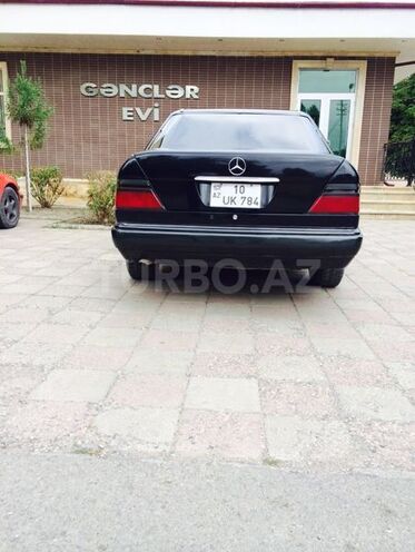 Mercedes E 220 1995, 385,000 km - 2.2 l - Qusar