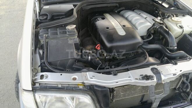 Mercedes E 220 2000, 289,562 km - 2.2 l - Bakı