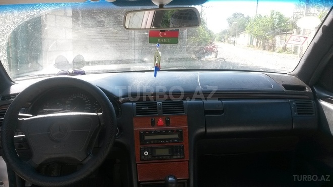 Mercedes E 200 1998, 296,254 km - 2.0 л - Ağdam