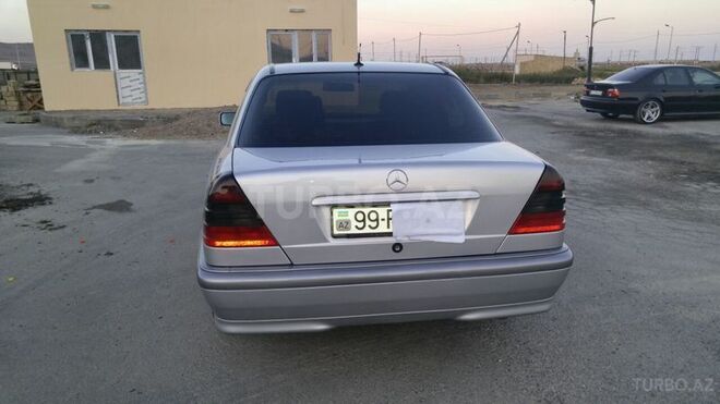 Mercedes E 220 2000, 295,680 km - 2.2 l - Bakı