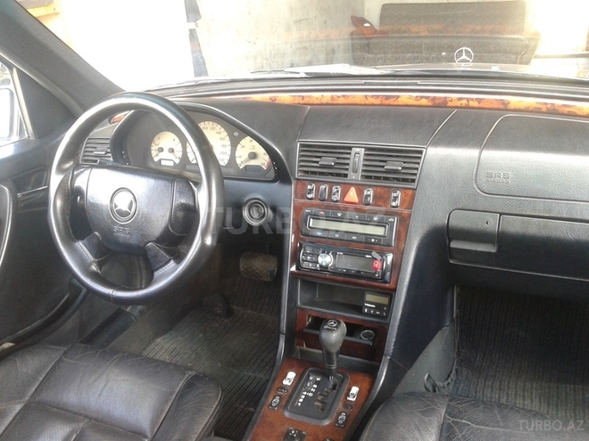 Mercedes C 220 1998, 245,000 km - 2.2 l - Sumqayıt