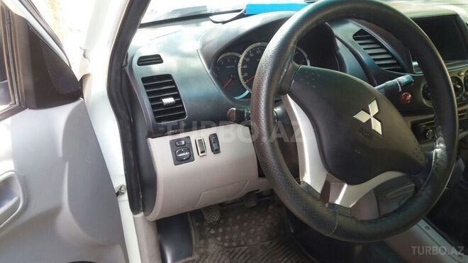 Mitsubishi L200 2013, 68,000 km - 2.5 л - Bakı