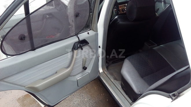 Mercedes E 200 1993, 35,000 km - 2.0 l - Bakı
