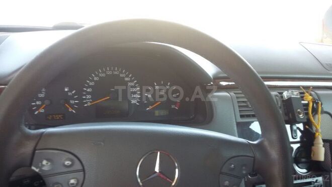 Mercedes E 270 2000, 295,000 km - 2.7 l - Bakı