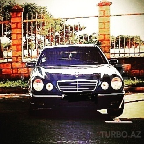 Mercedes E 270 2000, 295,000 km - 2.7 l - Bakı