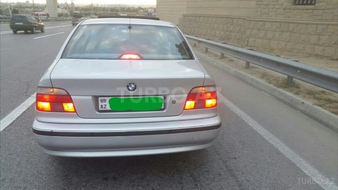 BMW 528 2000, 2,009,000 km - 2.8 l - Bakı