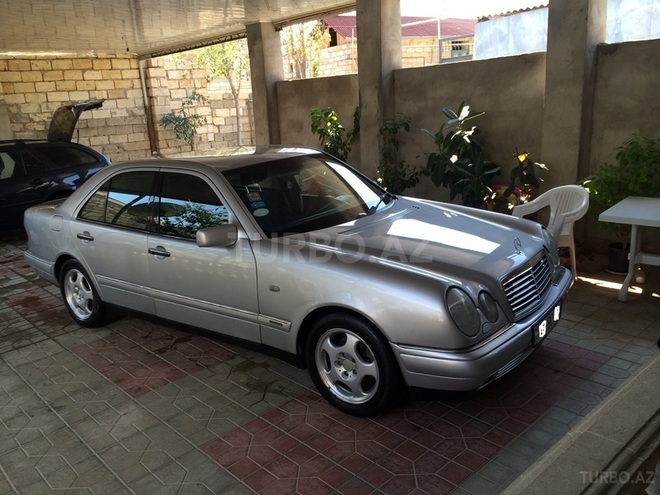 Mercedes E 240 1997, 270,630 km - 2.4 l - Bakı