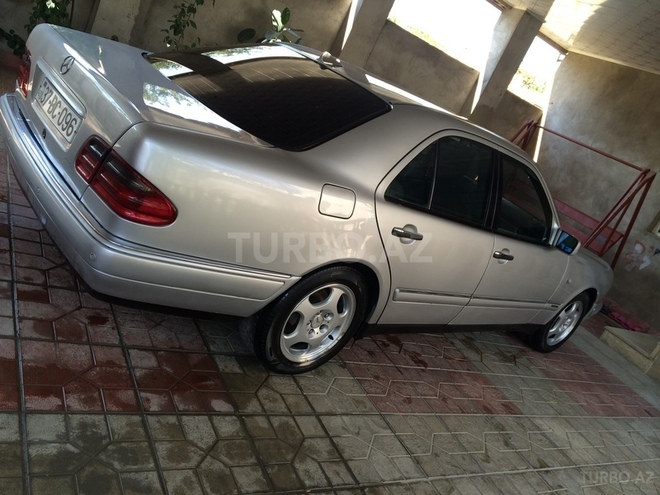 Mercedes E 240 1997, 270,630 km - 2.4 l - Bakı
