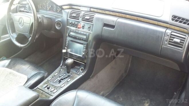Mercedes E 320 1997, 260,000 km - 3.2 l - Bakı