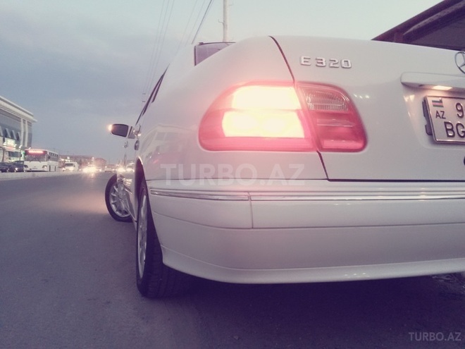 Mercedes E 320 2000, 250,000 km - 3.2 l - Bakı