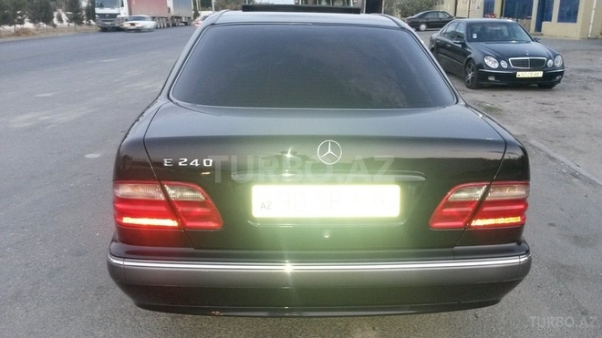 Mercedes E 240 2000, 211,000 km - 2.4 л - Sumqayıt