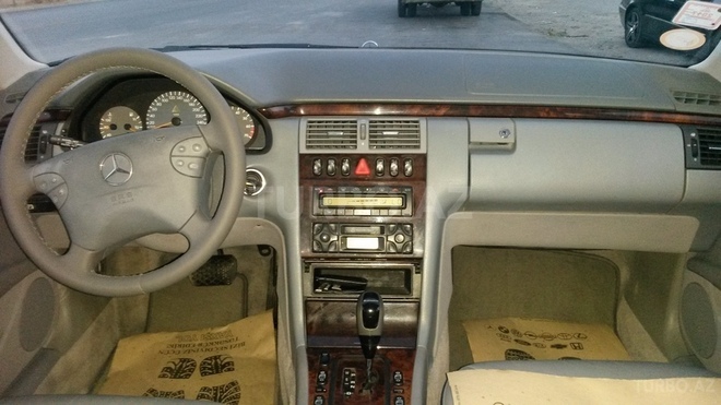 Mercedes E 240 2000, 211,000 km - 2.4 л - Sumqayıt