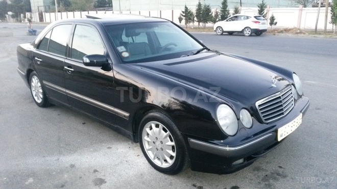 Mercedes E 240 2000, 211,000 km - 2.4 л - Sumqayıt