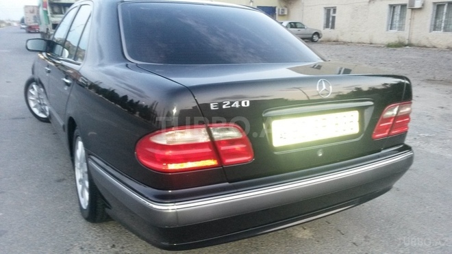Mercedes E 240 2000, 211,000 km - 2.4 л - Sumqayıt