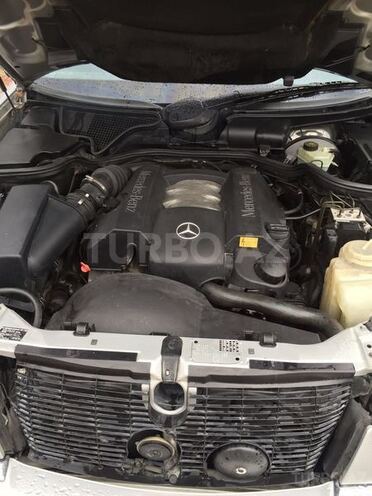 Mercedes E 240 1997, 256,395 km - 2.4 l - Bakı