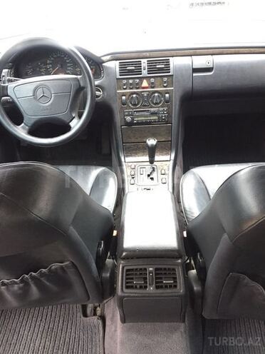 Mercedes E 240 1997, 256,395 km - 2.4 l - Bakı