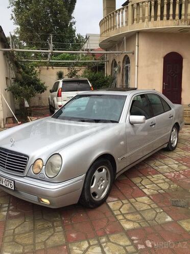 Mercedes E 240 1997, 256,395 km - 2.4 l - Bakı