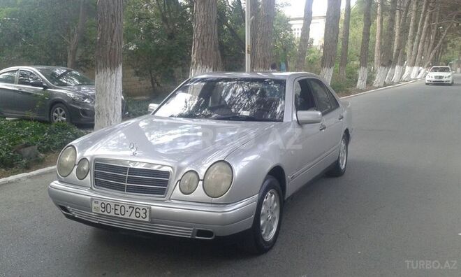 Mercedes E 220 1996, 258,500 km - 2.2 l - Sumqayıt