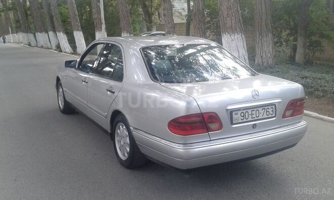 Mercedes E 220 1996, 258,500 km - 2.2 l - Sumqayıt