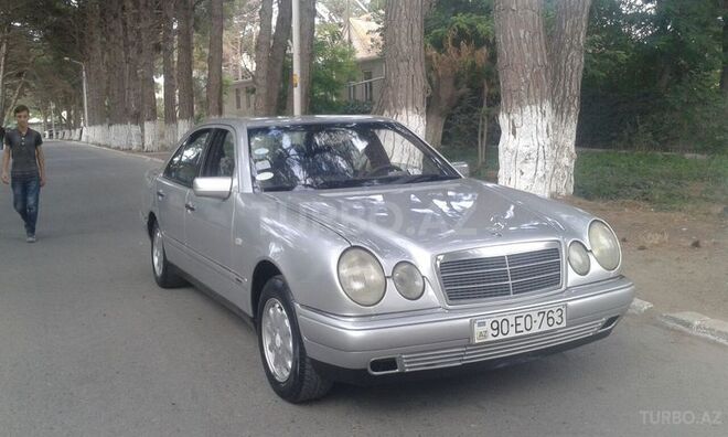Mercedes E 220 1996, 258,500 km - 2.2 l - Sumqayıt