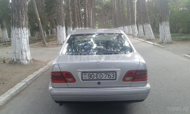 Mercedes E 220 1996, 258,500 km - 2.2 l - Sumqayıt