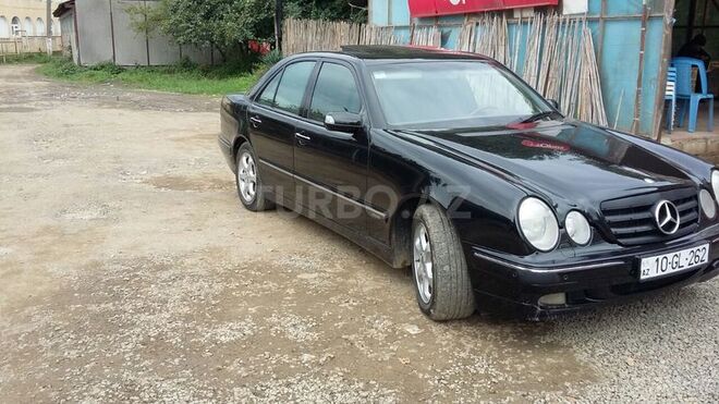 Mercedes E 280 2001, 383,000 km - 2.8 l - Bakı