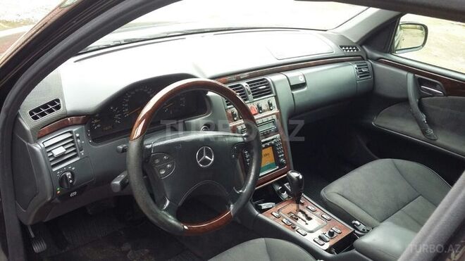 Mercedes E 280 2001, 383,000 km - 2.8 l - Bakı