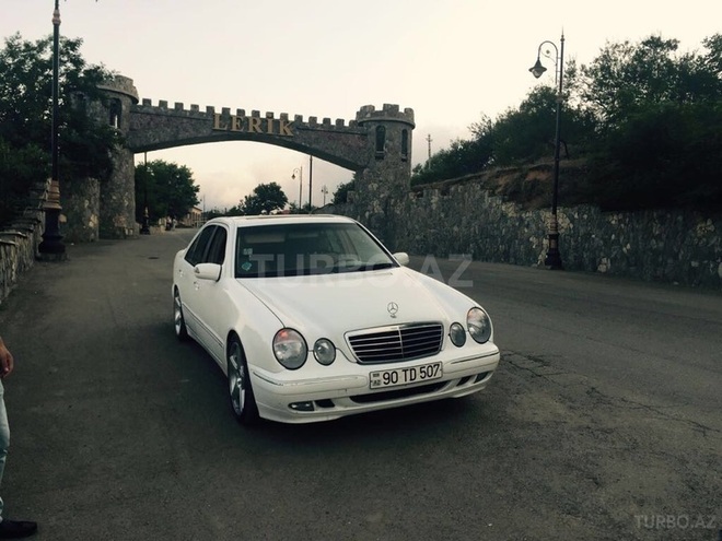 Mercedes E 320 2001, 239,000 km - 3.2 л - Bakı