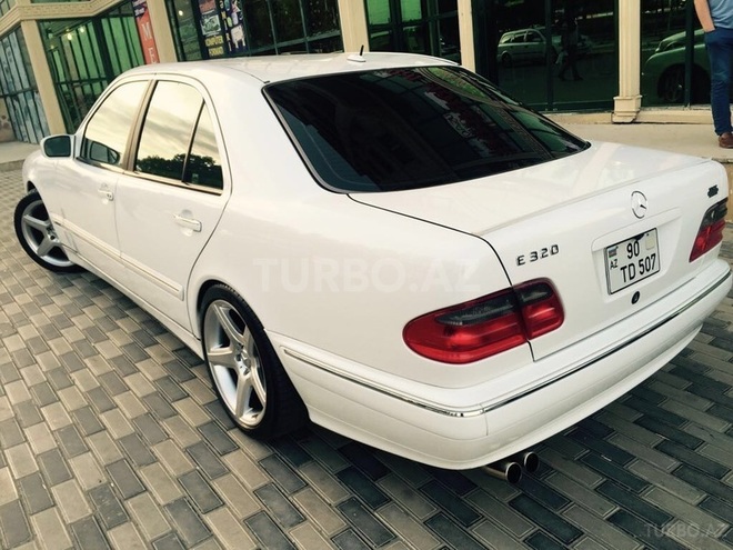 Mercedes E 320 2001, 239,000 km - 3.2 л - Bakı