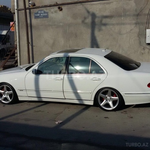Mercedes E 320 2001, 239,000 km - 3.2 л - Bakı
