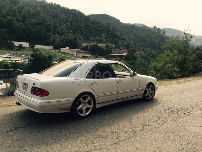 Mercedes E 320 2001, 239,000 km - 3.2 л - Bakı