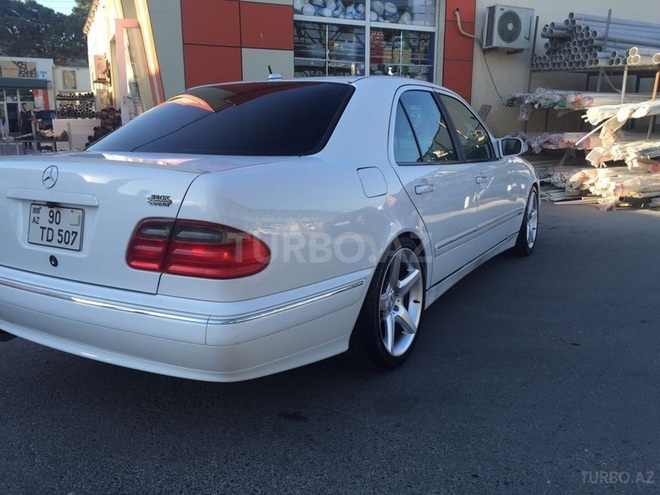 Mercedes E 320 2001, 239,000 km - 3.2 л - Bakı