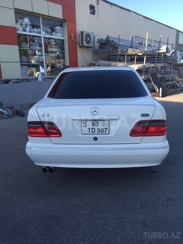 Mercedes E 320 2001, 239,000 km - 3.2 л - Bakı