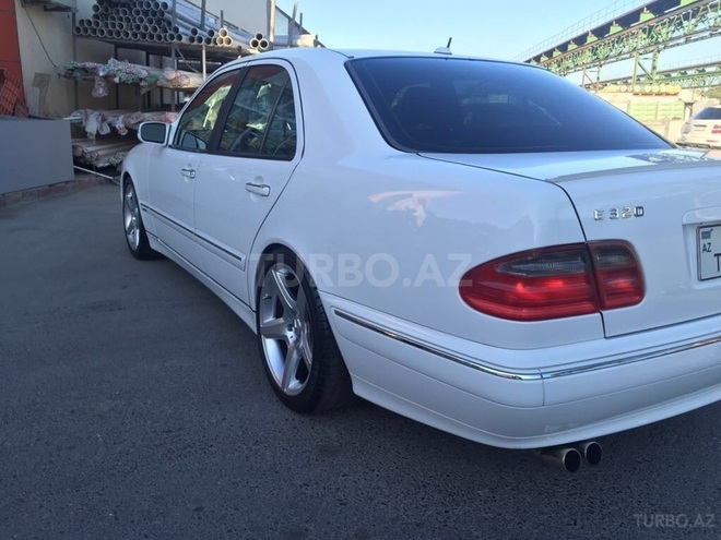 Mercedes E 320 2001, 239,000 km - 3.2 л - Bakı