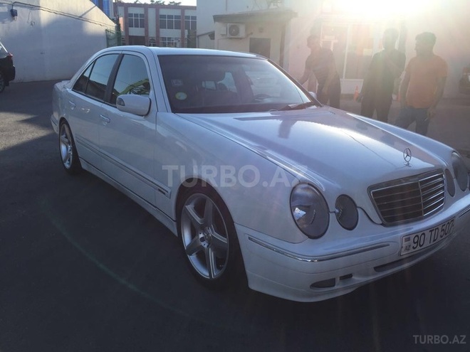 Mercedes E 320 2001, 239,000 km - 3.2 л - Bakı