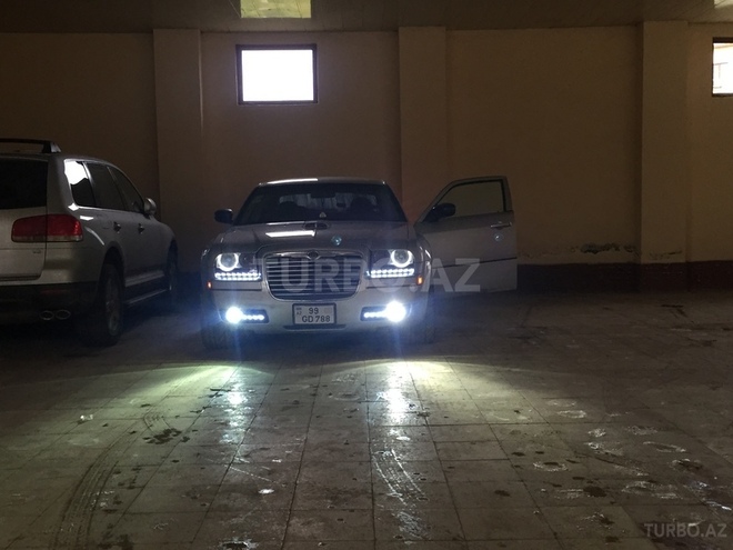 Chrysler 300C 2005, 86,000 km - 2.7 л - Bakı
