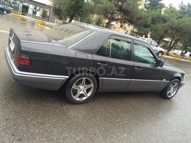 Mercedes E 200 1992, 237,041 km - 2.0 л - Bakı