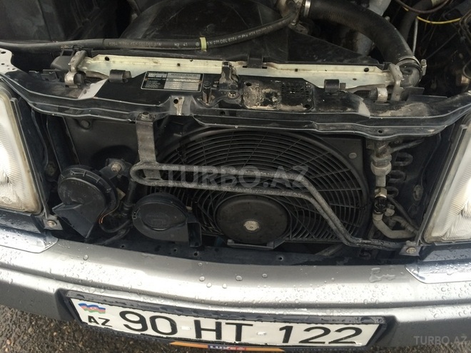 Mercedes E 200 1992, 237,041 km - 2.0 л - Bakı