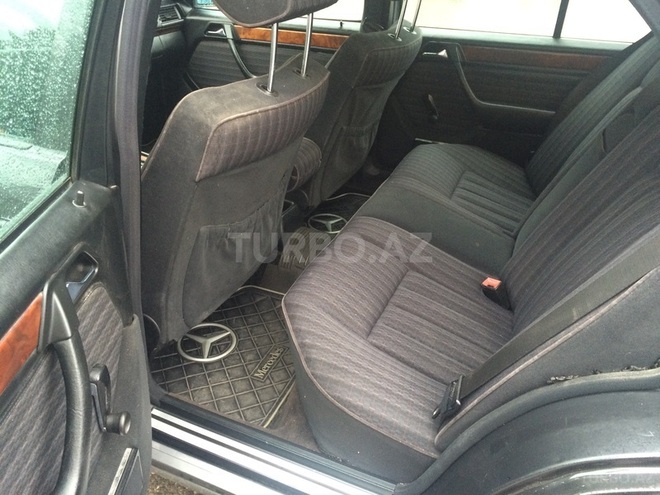 Mercedes E 200 1992, 237,041 km - 2.0 л - Bakı