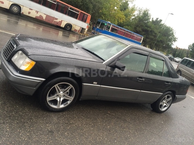 Mercedes E 200 1992, 237,041 km - 2.0 л - Bakı
