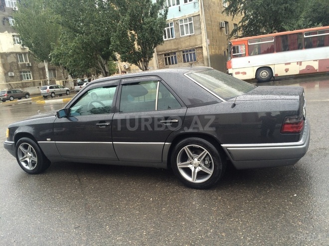 Mercedes E 200 1992, 237,041 km - 2.0 л - Bakı