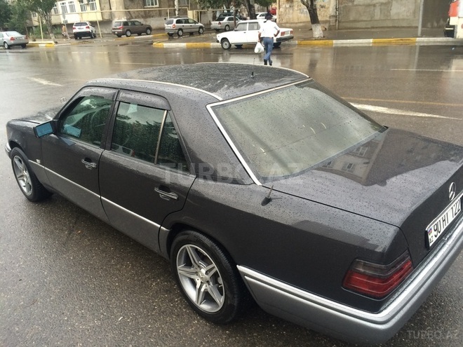 Mercedes E 200 1992, 237,041 km - 2.0 л - Bakı
