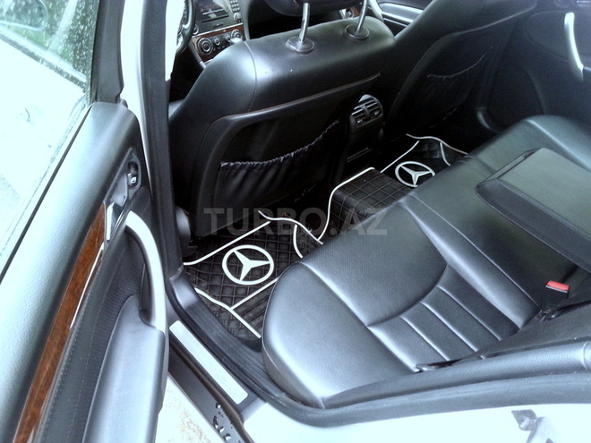 Mercedes C 240 2004, 249,780 km - 2.6 l - Bakı